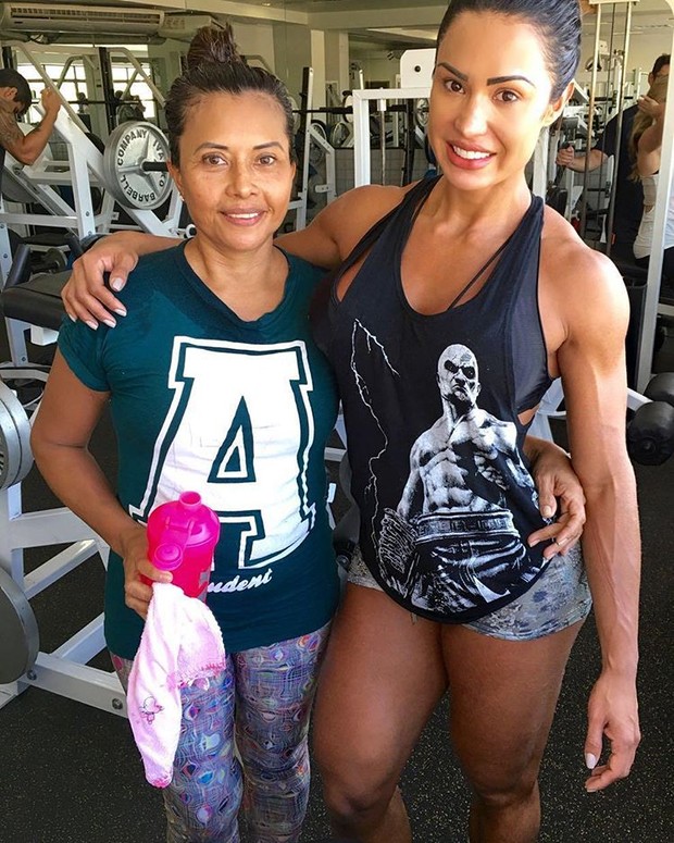 Gracyanne Barbosa com a mãe (Foto: Reprodução/Instagram)