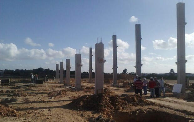 Construção da Arena América recebe as primeiras colunas (Foto: Erick Dias/Cedida)