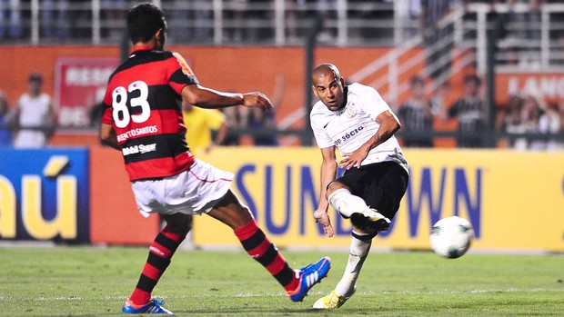 Emerson, Corinthians e Flamengo (Foto: Marcos Ribolli / Globoesporte.com)