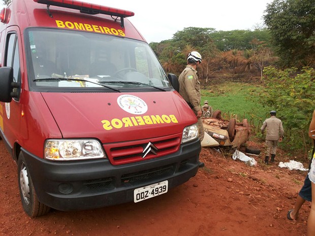 Bombeiros foram até o local para resgatar os feridos (Foto: Marconi Alves)