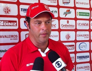 Roberto Fernandes treinador América-RN 2 (Foto: Matheus Magalhães/Globoesporte.com)