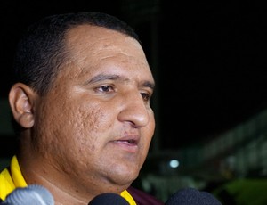 Higor César, treinador do Globo FC (Foto: Augusto Gomes)