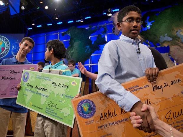 Akhil Rekulapelli, de 13 anos, ganhou prêmio em competição sobre geografia (Foto: Jacquelyn Martin/AP)