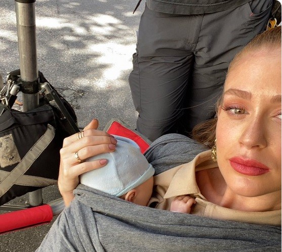 Marina Ruy Barbosa brinca ao fazer foto com bebê: "Fiz que nem a Kylie" (Foto: Reprodução/ Twitter) Marina Ruy Barbosa brinca ao fazer foto com bebê: "Fiz que nem a Kylie" (Foto: Reprodução/ Twitter)