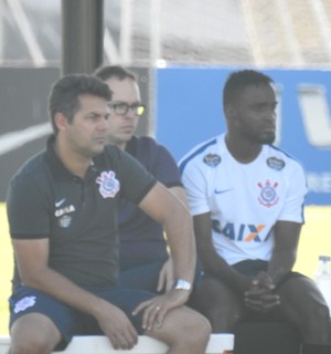 Nem reserva dos reservas... Mendoza aguarda proposta para deixar o Timão