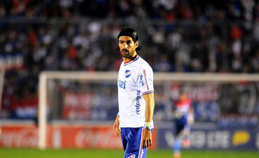 Loco Abreu foi multicampeão uruguaio pelo Nacional  (Foto: Reprodução / Facebook)