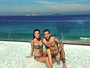 Daniel Alves curte dia de sol na piscina com a namorada, Joana Sanz