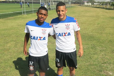 Garotos do Corinthians se espelham em astros e tiram lições da Copa