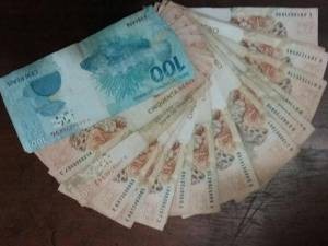 Dinheiro que estava com criança de 11 anos, em Rurópolis, no oeste do Pará, foi devolvido ao dono. (Foto: Divulgação/Polícia Civil do Pará)