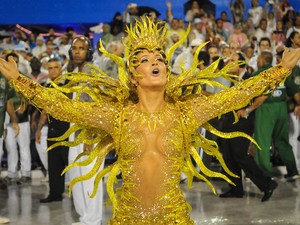 A rainha de bateria da Mocidade, Claudia Leitte, durante desfile na Sapucaí (Foto: Alexandre Durão/G1) A rainha de bateria da Mocidade, Claudia Leitte, durante desfile na Sapucaí (Foto: Alexandre Durão/G1)