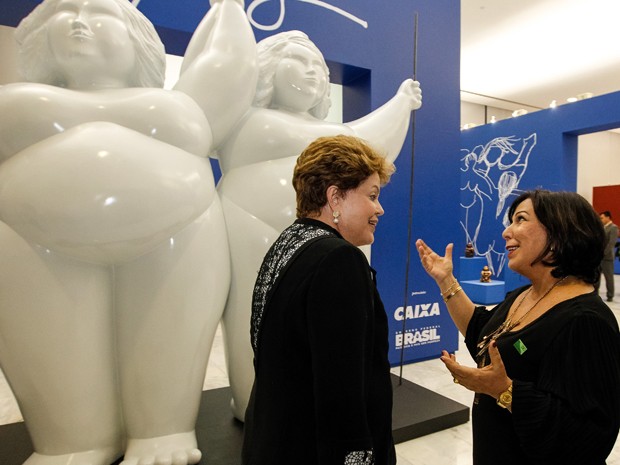 Dilma Rousseff na exposição "Mulheres do Brasil", da artista plástica Eliana Kertész (Foto: Roberto Stuckert Filho/PR)