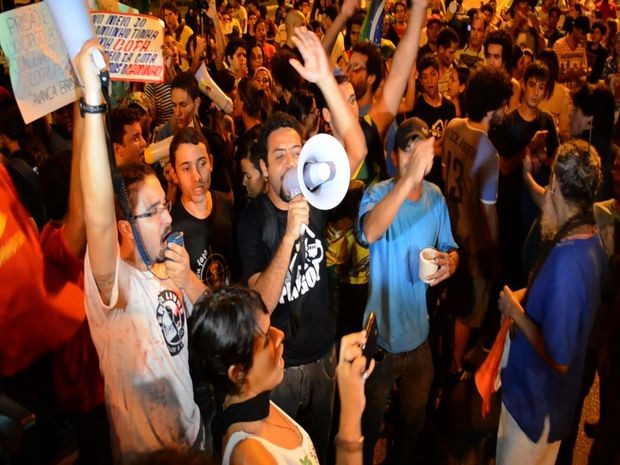 Manifestantes dizem que vão continuar protestos em Aracaju (Foto: Flávio Antunes/G1)