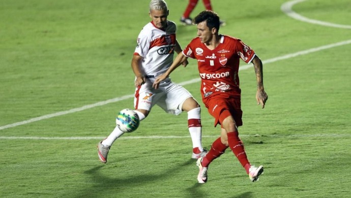 Quando ainda atuava com a camisa colorada, Jean Carlos viu o Tigrão perder em casa no último jogo (Foto: GloboEsporte.com)
