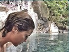 De férias no Japão, Guilhermina Guinle curte piscina termal a 42º