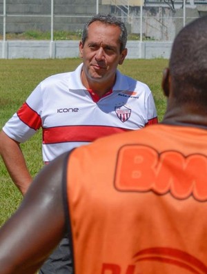 Sérgio Perini, técnico do Serra (Foto: Adriano Barbosa)