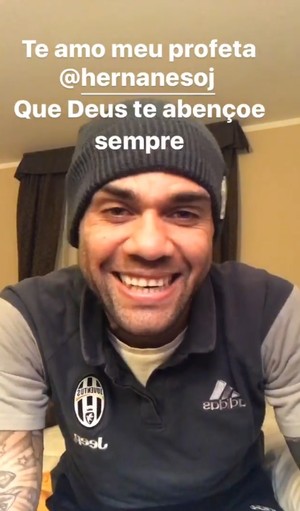 Daniel Alves manda mensagem a Hernanes (Foto: Reprodução de Instagram)