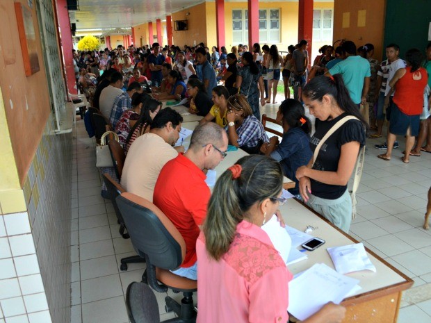 Matrículas da rede estadual iniciaram nesta segunda-feira (12) (Foto: Vanísia Nery/ G1)