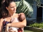 Daniella Sarahyba posa com a filha recém-nascida: 'Manhã de sol com ela'