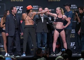 Amanda E Valentina Se Provocam Em Pesagem Do Ufc 213 Em Las Vegas Combate Globoesporte Com