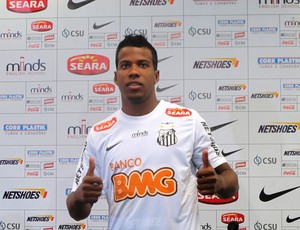 Guilherme Santos se apresenta no Santos (Foto: Marcelo Hazan)