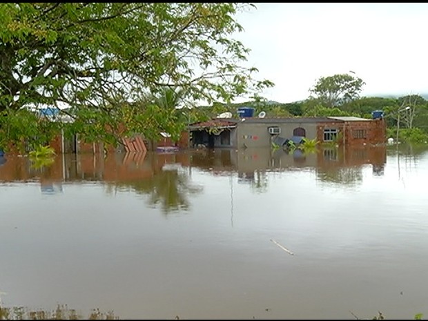 G Chuva Na Madrugada Castiga B Zios Rj E Deixa Fam Lias Ilhadas