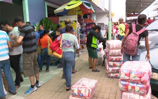 Resultado de imagem para imagens de venezuelanos no meio da rua com fome