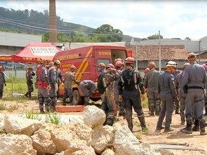 Treinamento acontece na obra do novo shopping, na Zona Norte de Juiz de Fora (Foto: Reprodução TV)