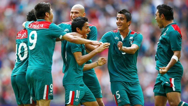 javier aquino mexico gol senegal futebol londres 2012 (Foto: Agência Reuters)