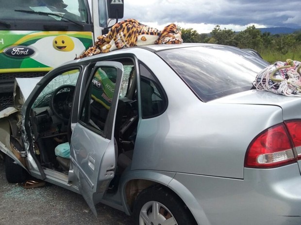 Passageira de carro morre em acidente na BR-414, em Cocalzinho de Goiás (Foto: Divulgação/ PRF)