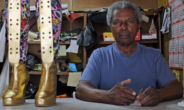 O artesão Seu David faz calçados manualmente há 65 anos (Foto: Kleyson Barbosa / G1)