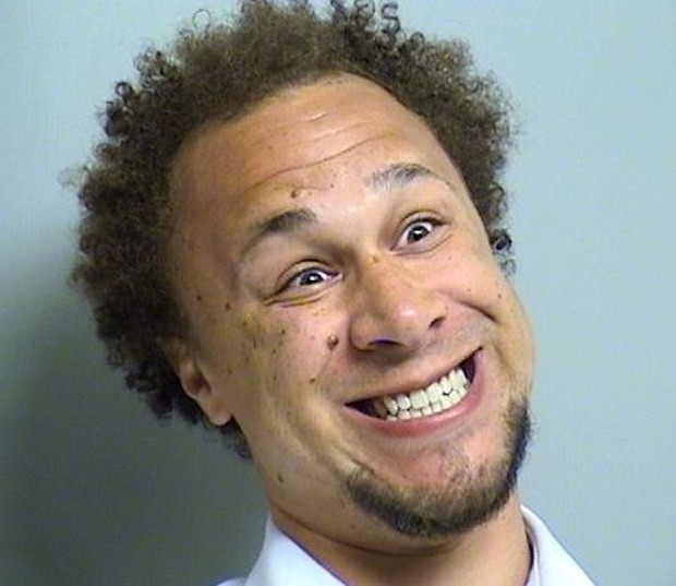 Cabrone Brewer abriu 'sorrisão' ao ser acusado de dirigir embriagado (Foto: Divulgação/Tulsa County Jail)