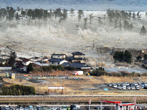 quake tsunami (Foto: Kyodo News/AP)