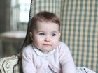 Princesa Charlotte aparece fofa em fotos divulgadas por William e Kate
