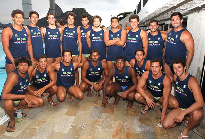 Seleção Brasileira de polo aquático nos jogos contra a Holanda (Foto: Divulgação / CBDA)