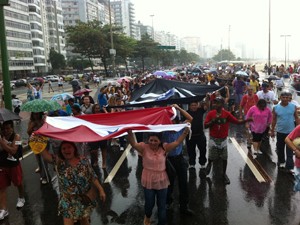 Chuva não desanimou o público (Foto: Isabela Marinho / G1)