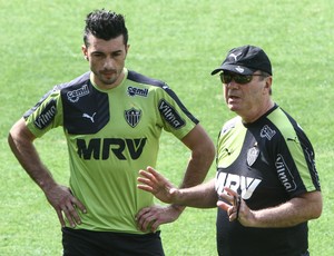 Dátolo e Levir Culpi em treino do Atlético-MG (Foto: Bruno Cantini/Atlético-MG)