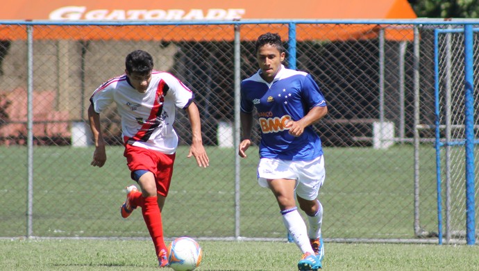 Hugo Sanches lateral Cruzeiro Tupi-MG (Foto: Assessoria P2/Divulgação)