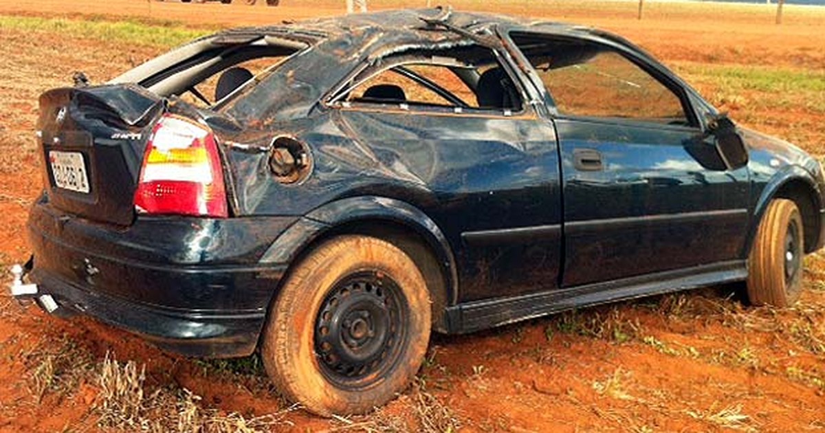 G1 Adolescentes Roubam Carro Dos Pais E Capotam Em Distrito De