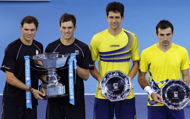 Irmãos Bryan e Marcelo Melo e Ivan Dodig final ATP Finals (Foto: Reuters)