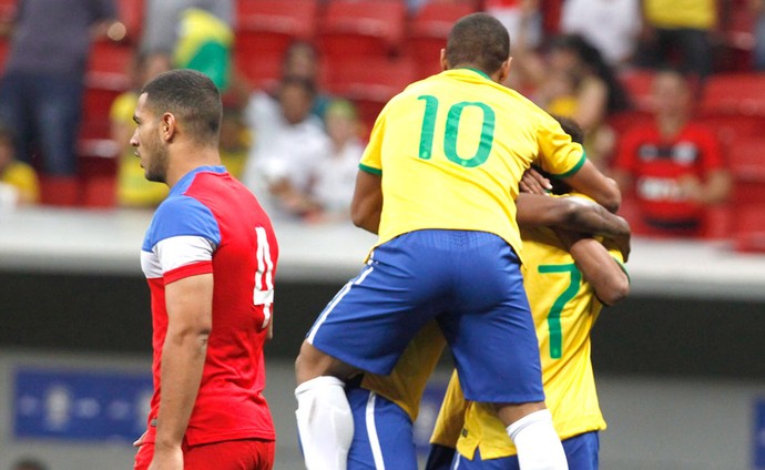 Luan comemora gol do Brasil contra o Estados Unidos - Amistoso SUb-21 (Foto: Jorge William / Agência O Globo)