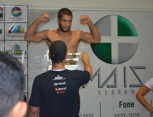 João Paulo Almeida bate o peso de 70kg (Foto: Diego Torres)