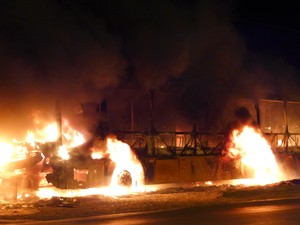 Sete ônibus foram incendiados em São Luís. (Foto: César Hipólito/TV Mirante)