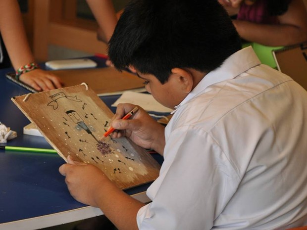 Alunos indianos desenvolvem habilidades artísticas a partir das oficinas do pouso-alegrense (Foto: Divulgação/Prado Neto) Alunos indianos desenvolvem habilidades artísticas a partir das oficinas do pouso-alegrense (Foto: Divulgação/Prado Neto)