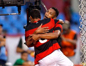 Hernane comemora gol do Flamengo contra o Botafogo (Foto: Márcia Alves / Ag. O Globo)