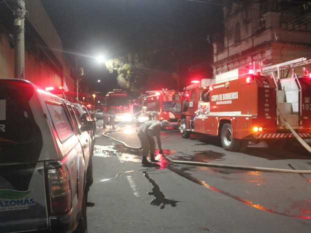 Corpo de Bombeiros também foi acionado após registro de um incêndio na cadeia (Foto: Romulo de Sousa/G1 AM)