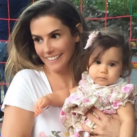 Deborah Secco com a filha, Maria Flor (Foto: Reprodução/Instagram)