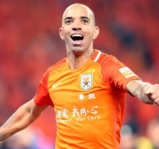 Em busca de atacante, Corinthians faz consulta por Diego Tardelli