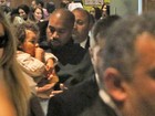 Kim Kardashian e Kanye West causam alvoroço ao chegar a Armênia