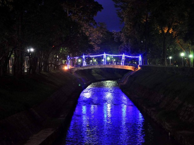 Durante Natal, pontes recebem iluminação azul em Poços de Caldas (MG). (Foto: Divulgação/Prefeitura Municipal de Poços de Caldas) Durante Natal, pontes recebem iluminação azul em Poços de Caldas (MG). (Foto: Divulgação/Prefeitura Municipal de Poços de Caldas)