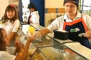 Vendas de sucos cresce 200% nas cantinas de escolas de Jundiaí, SP (Foto: Reprodução/TV Tem)